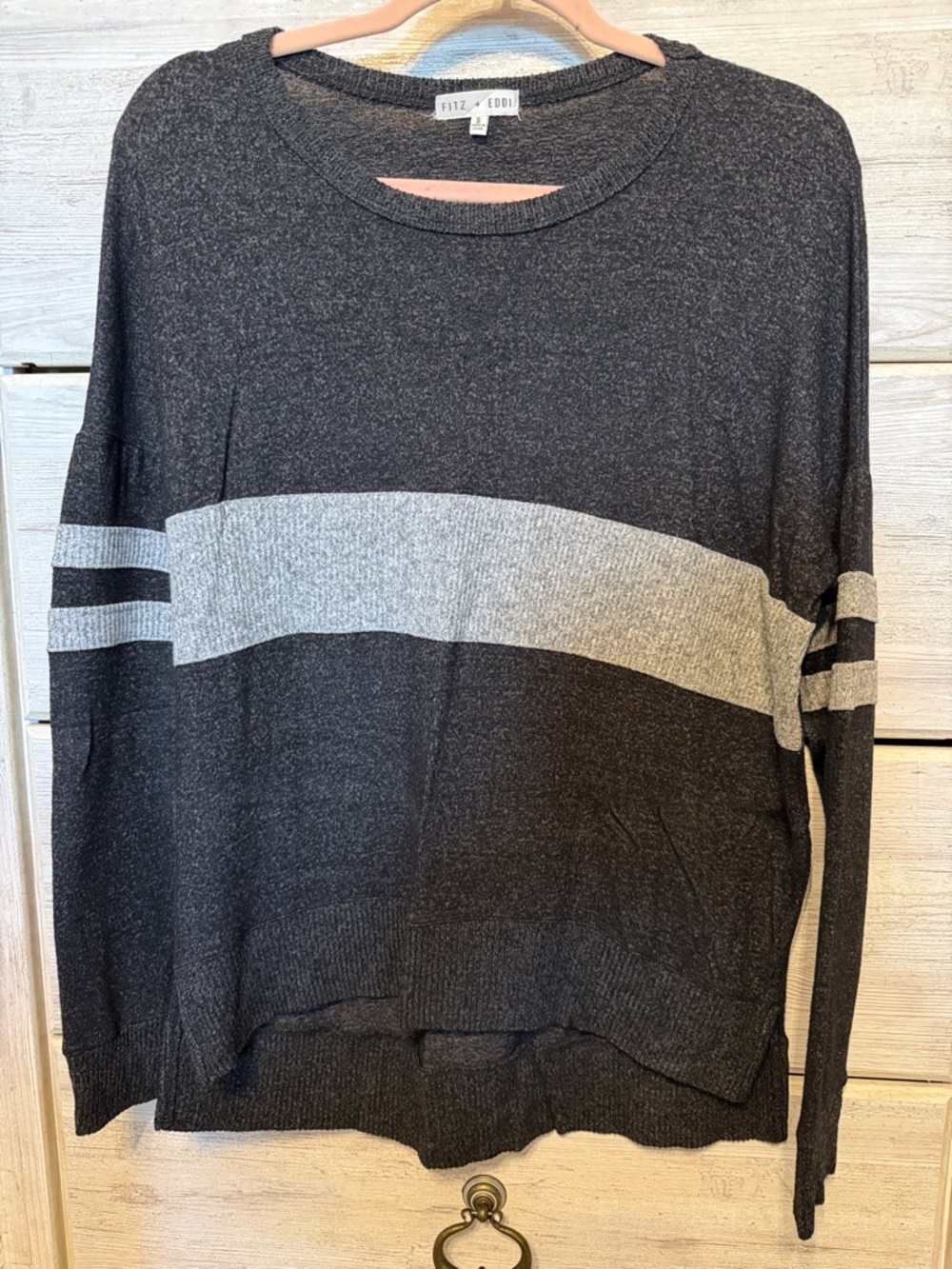 Womens buckle fitz & Eddie Charcoal Gray Stripe Pullover Sweater size small